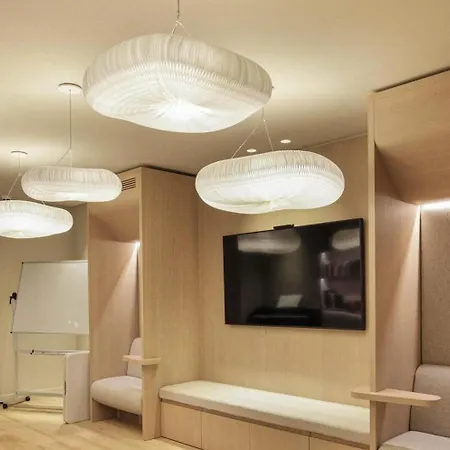 Elegant Pied -a - Terre Parisien V38 Apartment *